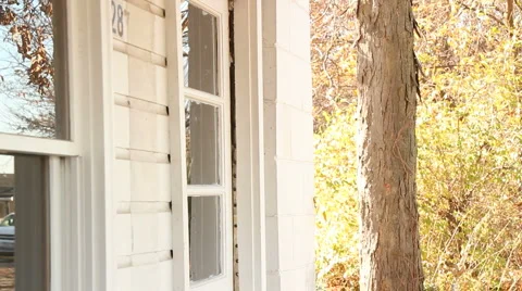 Looking in a window 動画素材 921675