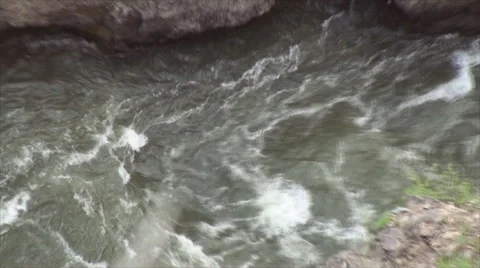 Looking at yellowstone river from the cliff Vidéo 52494043