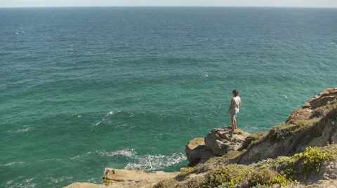 Lookout onto the ocean Vídeo Stock 57978951