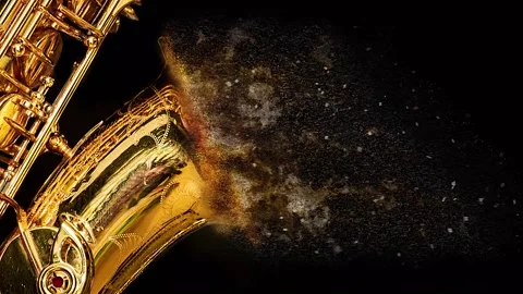 Loop Close up Saxophone with disperse dust effect 스톡 동영상 143669431