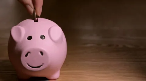 Loop of dropping quarters into piggy bank Video stock 975809