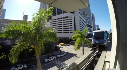 Loop Metromover train arriving at Bayfront Park in Miami Downtown Video stock 50503090