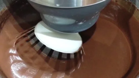 Loop video. Abstract of chocolate cake batter being mixed in an electric mixer 스톡 동영상 142128231