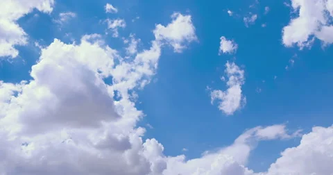 Loop of white clouds over blue sky time lapse Видео 65033488