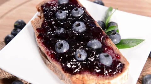Loopable bread with blueberry jam Video stock 30921861