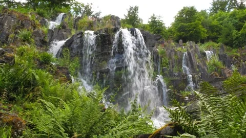 Loopable clip of the Steinhöfer Waterfall at Bergpark Wilhelmshöhe in Stock Footage 282954634