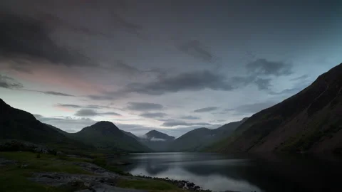 Loopable video of clouds and mountains, Lake District, England 動画素材 132923114