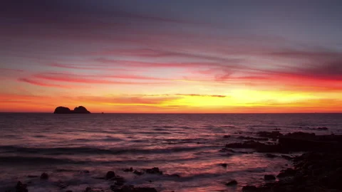 Loopable video of clouds moving in sky at sunset over Mediterranean sea 库存影片 132427836