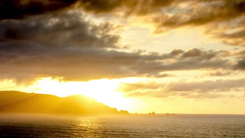 Loopable video of clouds moving in sky at sunset over Mediterranean sea 스톡 동영상 132634637