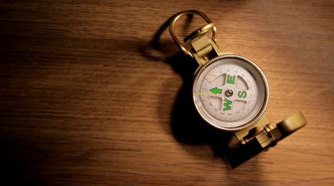 Looping clip of compass turning eratically Видео 954872