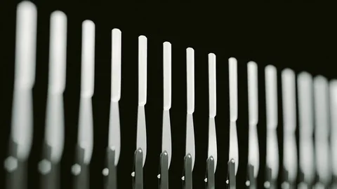 Looping Pan over an Endless Line of Upright Straight Razors 库存影片 77584329