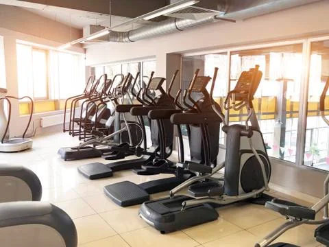 Loose Empty Trainer Cardio Workout Ellipsoid gym. Stock-Fotos