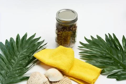 Loose Leaf Tea Burdock Root Tea and Honey steep digestion health Stock Photos