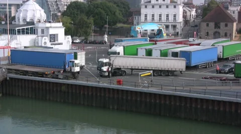 Lorries in Southampton Docks 動画素材 67339696