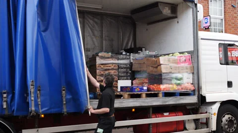 Lorry driver closes the covers 스톡 동영상 56204745