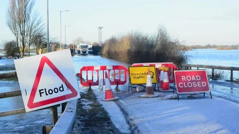 Lorry driving through flooding at bubwith bridge yorkshire uk Stock Footage 147329653