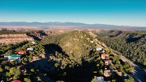 Los Alamos New Mexico pull back over Barranca Mesa Stock Footage 278834220
