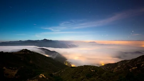 Los Angeles - Cloud Waterfall at Night in Malibu - 4K Timelapse 스톡 동영상 83213849