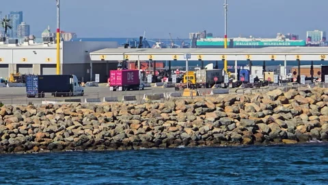 Los Angeles container terminal operating with trucks transporting cargo, global Vidéo 331325635