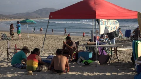 LOS CABOS MEXICO-2017: A Group Of Local Residents Setting Up To Provide Surf Vidéo 129710167