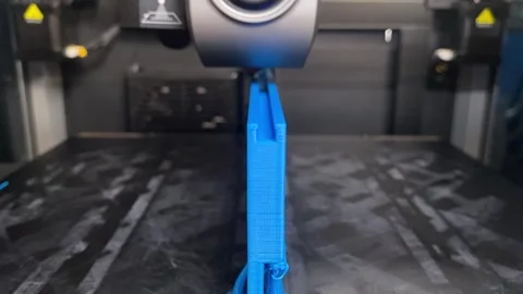 Lose-Up of 3D Printer Building Long Blue Prototype with Supports Vídeos de archivo 345586192