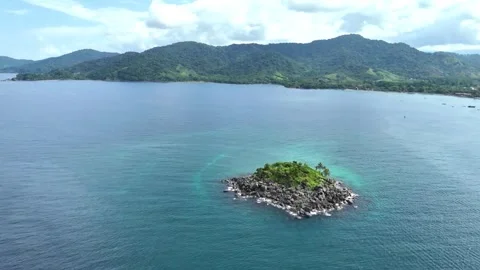 The loss island Vídeos de archivo 302228143