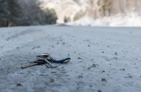 Lost a bunch of keys lying on the side of the road Foto stock
