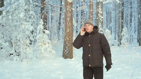 A lost man talking on the phone in the winter forest. Video stock 59771205