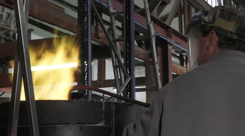 Lost wax bronze casting in a foundry Video stock 60031136