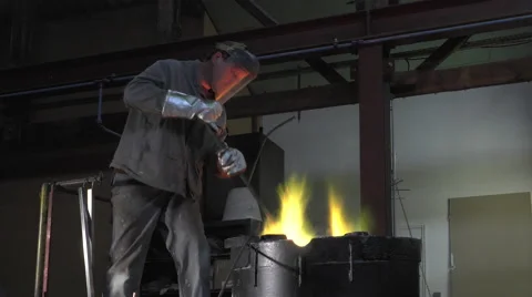 Lost wax bronze casting in a foundry Video stock 60031452