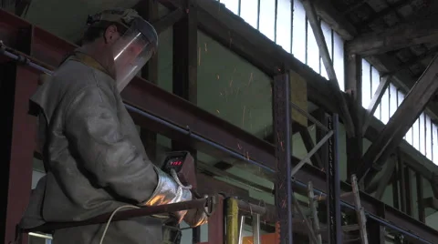 Lost wax bronze casting in a foundry Video stock 60032323