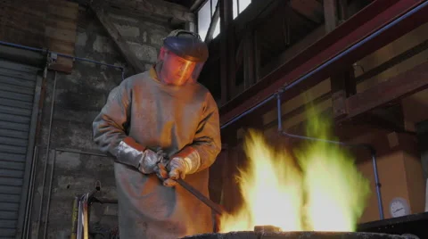 Lost wax bronze casting in a foundry Video stock 60038819