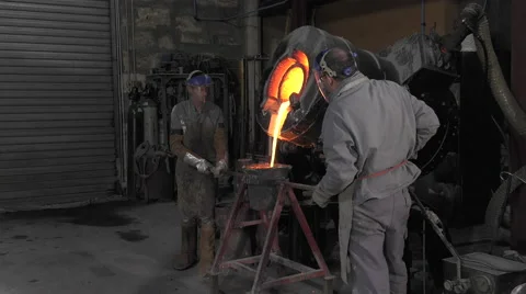 Lost wax bronze casting in a foundry Video stock 60039391