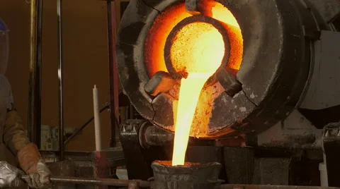 Lost wax bronze casting in a foundry Video stock 60039596