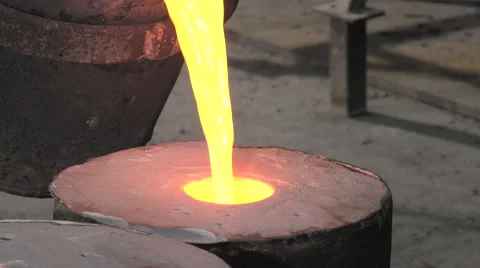 Lost wax bronze casting in a foundry Video stock 60039978