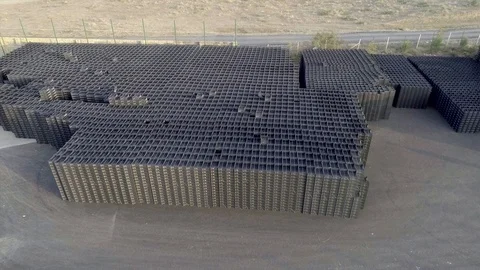 A lot of  black plastic boxes on the production storage fruit 스톡 동영상 123427994