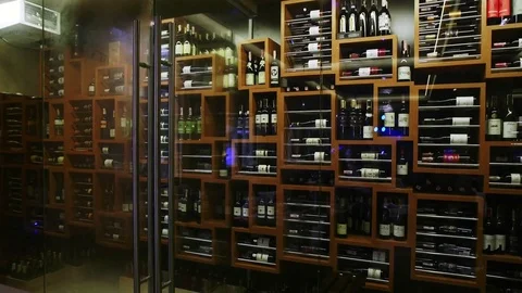 A lot of bottles of wine Vídeos de archivo 80110140