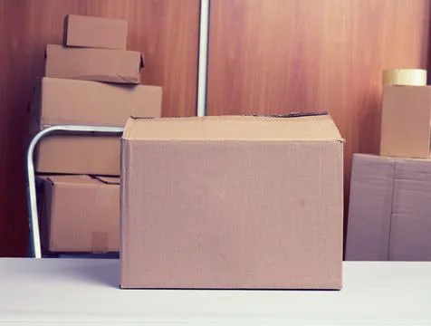 Lot of brown cardboard boxes, the process of packing things when moving 库存照片