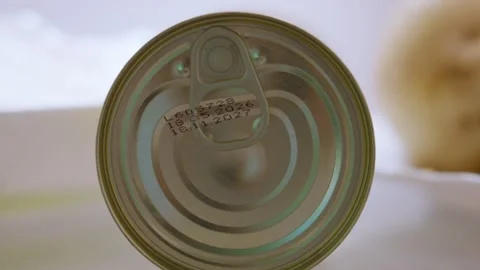 Lot Code Printed on Metal Canned Food Lid With Pull Tab Stockbeeldmateriaal 346993583