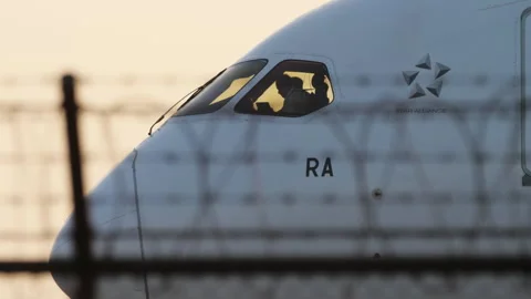 LOT Polish Airlines Boeing 787 cockpit close-up at Phuket Airport Stock-Footage 333530153