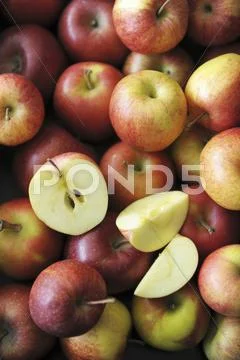 Lots of apples, whole, halved and wedges Stock Photos