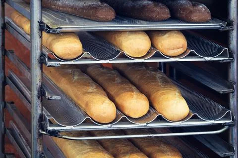Lots of bread on the store window in Istanbul bakery. Foto stock