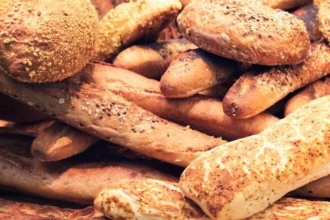 Lots of bread on the store window in Istanbul bakery. Foto stock