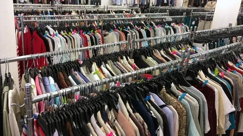 Lots of clothes at a second hand shop 스톡 동영상 116105093