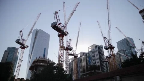 Lots of construction cranes working to built high buildings in Tel Aviv. Tower Vídeos de archivo 183398019