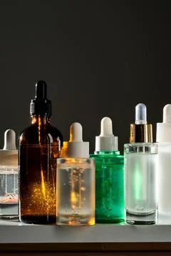 Lots of different face serums in the sun. Foto stock