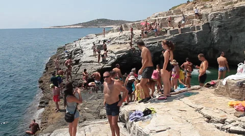 Lots of people having fun at lagoon near seashore Video stock 30666902