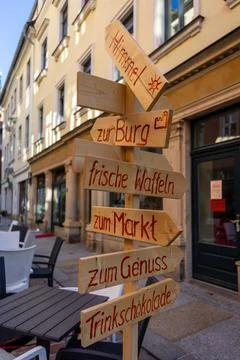 Lots of pointing arrows on a post. German inscriptions (top to bottom): sky,  Фото