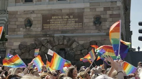 Lots of Pride flags in front of Stockholms Castle 1041 Vidéo 53006287