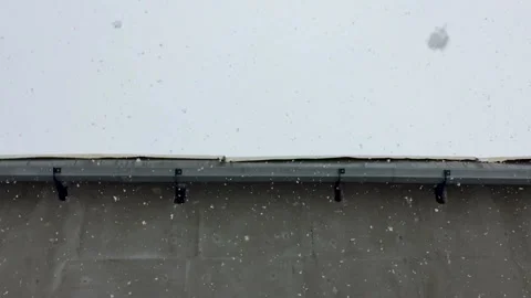 Lots of snow falls Видео 90248811